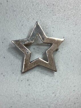 silvertone star brooch